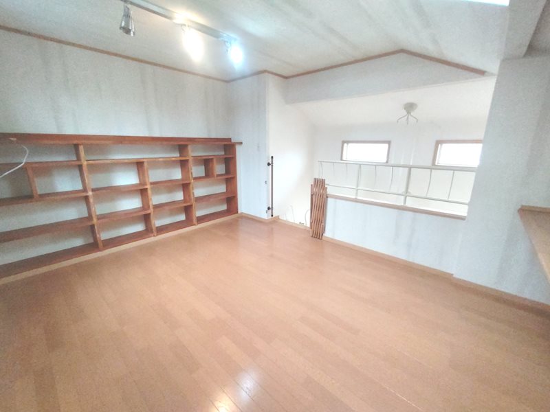 南東側洋室上部のロフト約5帖 交野市私部西4丁目一戸建 その他