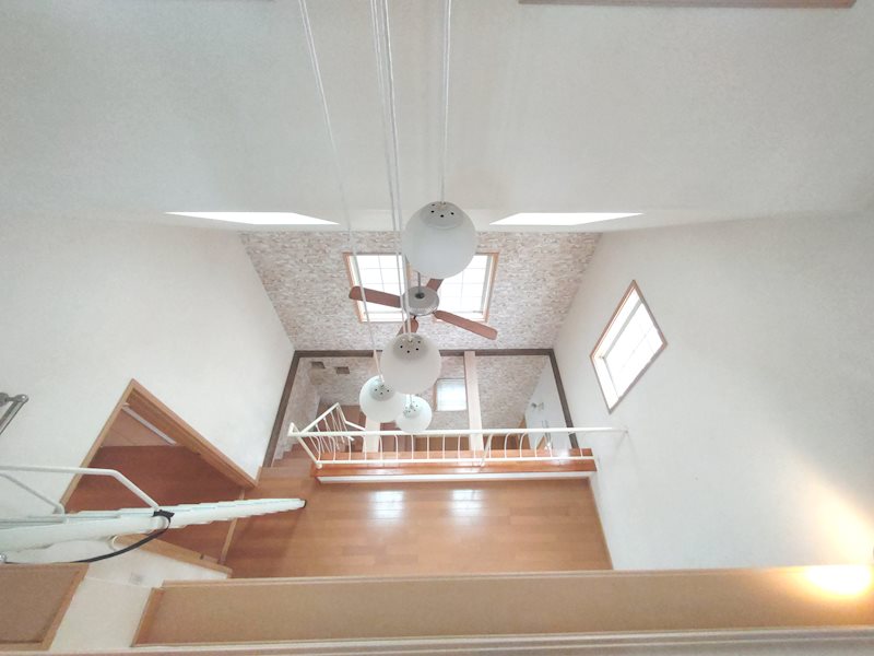 ロフトからリビングが見渡せます 交野市私部西4丁目一戸建 その他