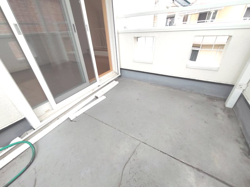 南東側の陽当りの良いバルコニー 交野市私部西4丁目一戸建 その他