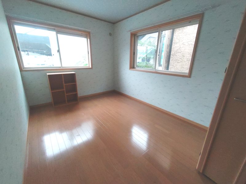 南側から採光のあるお部屋6.5帖 書斎、お子様部屋、ご趣味の部屋にいかがですか 交野市私部西4丁目一戸建 その他