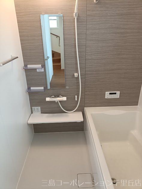 浴室暖房乾燥機付きの浴室は冬季のヒートショック緩和や、花粉の季節、雨や夜間の洗濯物干しスペースとしても活躍します! 第1南別府町 新築一戸建 2号地 その他