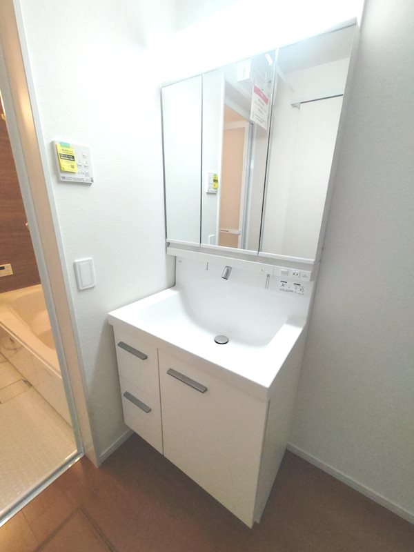 三面鏡洗面化粧台設置 菅相塚町新築2区画分譲地内限定1邸1号棟 その他