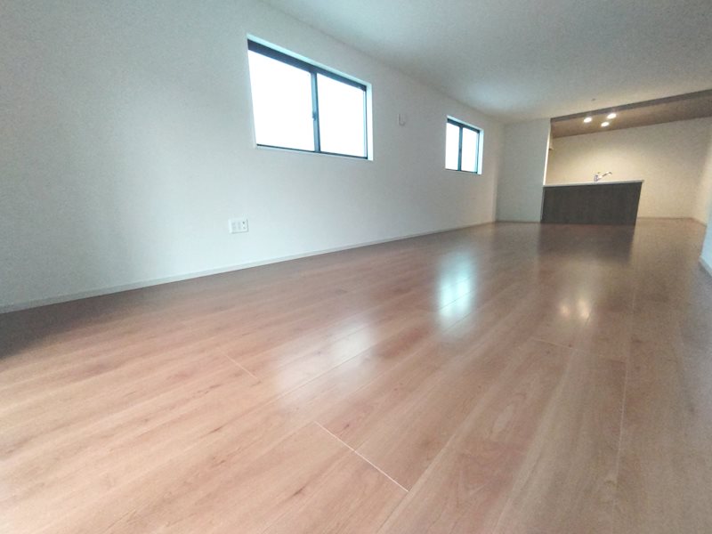 南から採光のある明るいLDKは広々23.2帖!DEN設置、キッチン横に洗面脱衣室のスマート家事動線 菅相塚町新築2区画分譲地内限定1邸1号棟 その他