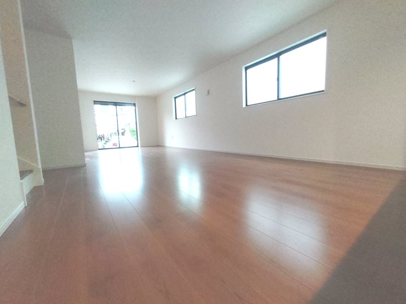 南から採光のある明るいLDKは広々23.2帖!DEN設置、キッチン横に洗面脱衣室のスマート家事動線 菅相塚町新築2区画分譲地内限定1邸1号棟 その他