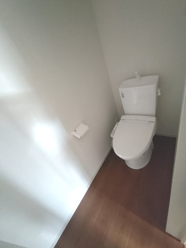 1階トイレ 温水洗浄暖房便座付 菅相塚町新築2区画分譲地内限定1邸1号棟 その他