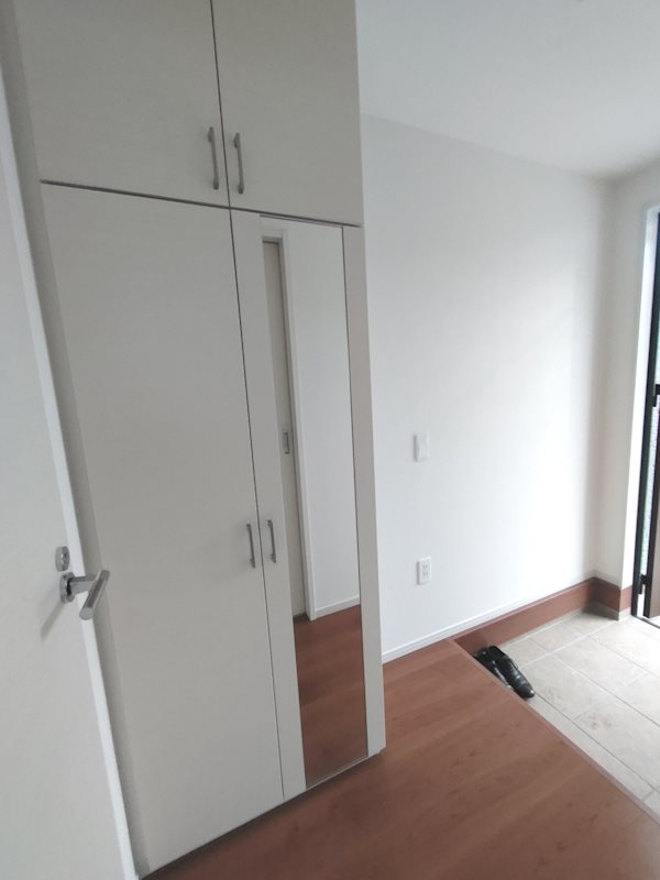 白を基調とした明るい玄関ホール 菅相塚町新築2区画分譲地内限定1邸1号棟 その他