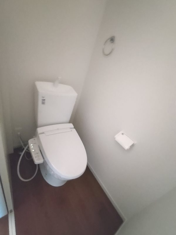 2階トイレ 温水洗浄暖房便座付 菅相塚町新築2区画分譲地内限定1邸1号棟 その他
