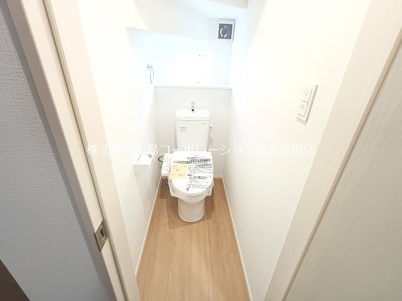 快適な温水洗浄便座 トイレは1.2階にあります 高槻市津之江町2丁目 新築一戸建 その他