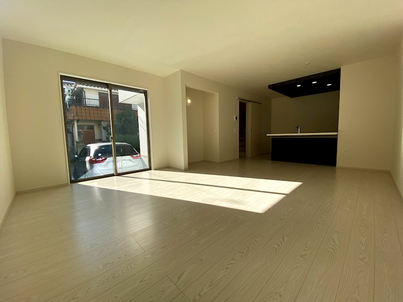 約18.7帖の広さを活かし、家族が自然と集う開放的な空間です 天野が原町4丁目限定1邸新築分譲住宅  その他