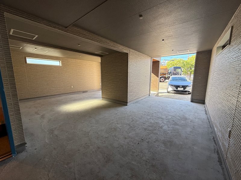 インナーガレージ 店舗や事務所としても検討できます。 摂津市鳥飼野々1丁目 新築未入居物件 その他