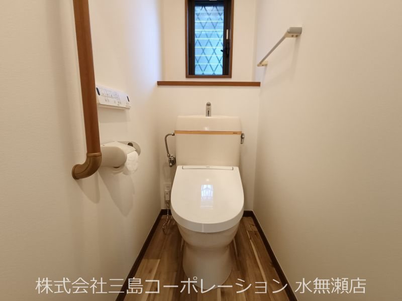 1.2階のウォシュレットを交換しています♪ 島本町山崎1丁目 中古一戸建 その他