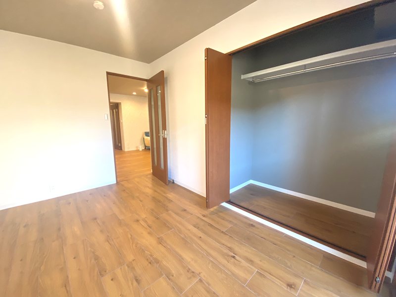 5.5帖の洋室 大きい収納があります ライオンズマンション枚方 その他