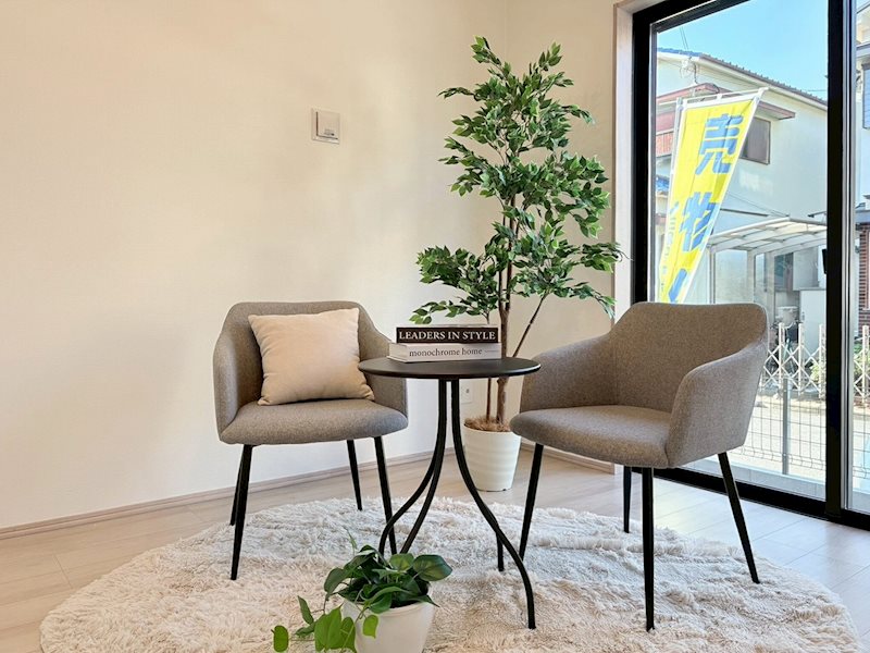 南西側から採光のある明るいLDK15帖 香里ケ丘12丁目Hartfulltown限定1邸新築分譲住宅 その他