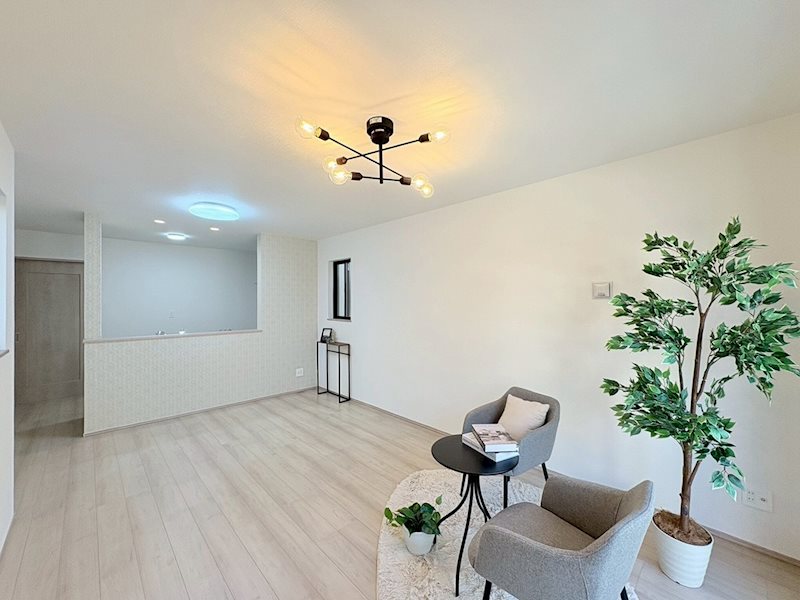 南西側から採光のある明るいLDK15帖 香里ケ丘12丁目Hartfulltown限定1邸新築分譲住宅 その他