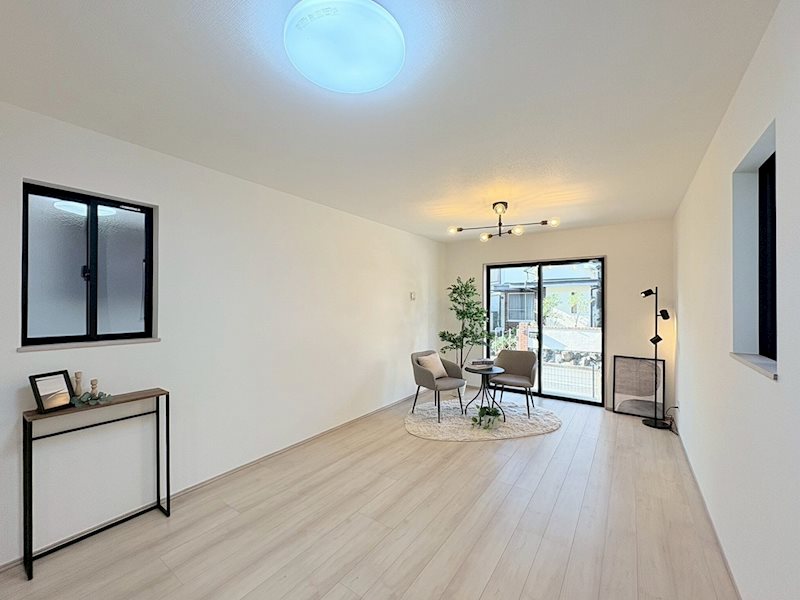 南西側から採光のある明るいLDK15帖 香里ケ丘12丁目Hartfulltown限定1邸新築分譲住宅 その他