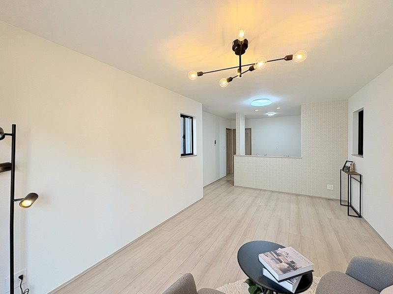 南西側から採光のある明るいLDK15帖 香里ケ丘12丁目Hartfulltown限定1邸新築分譲住宅 その他