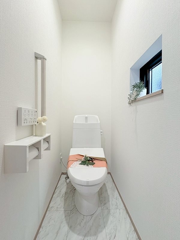 1階トイレ 温水洗浄暖房便座トイレ設置 香里ケ丘12丁目Hartfulltown限定1邸新築分譲住宅 その他