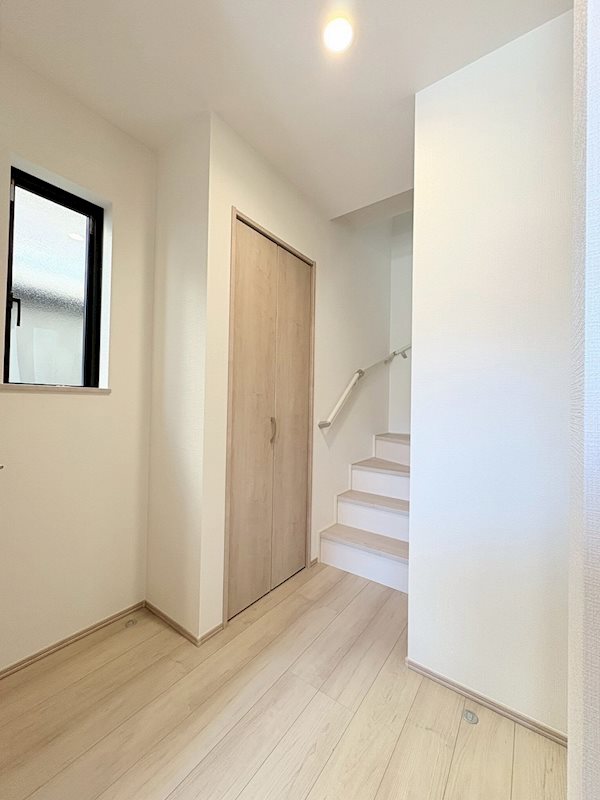 玄関ホールにも収納設置 香里ケ丘12丁目Hartfulltown限定1邸新築分譲住宅 その他