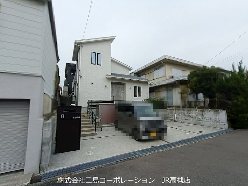 高槻市弥生が丘町　中古一戸建 現地写真（前面道路含む現地写真）