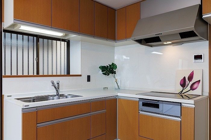 IHコンロを交換しています 島本町東大寺3丁目 中古一戸建 その他