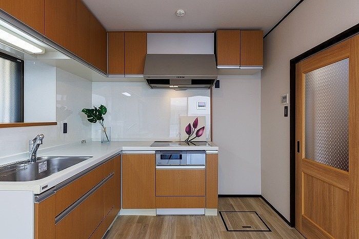 IHコンロを交換しています 島本町東大寺3丁目 中古一戸建 その他