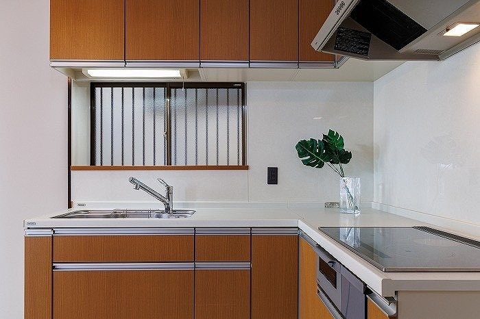 IHコンロを交換しています 島本町東大寺3丁目 中古一戸建 その他