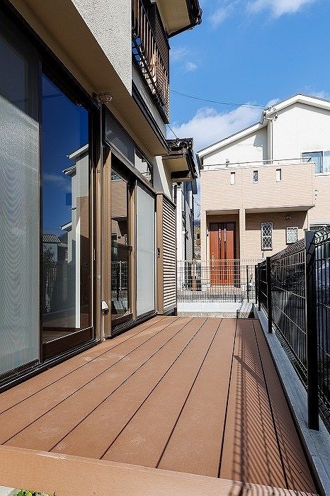 ウッドデッキを新設しました♪リビングの延長としてお使いいただけます♪ 島本町東大寺3丁目 中古一戸建 その他