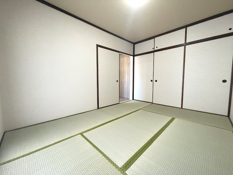 バルコニーに面した和室6帖 収納充実 グリーンヒル光善寺住宅第10号棟 その他