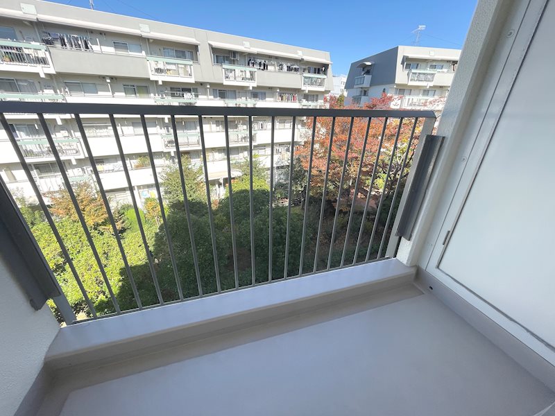 和室に面したバルコニー グリーンヒル光善寺住宅第10号棟 その他