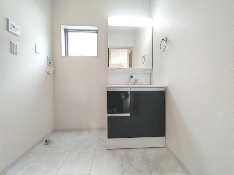 洗面スペース 楠葉丘1丁目LiveleGardenS限定1邸新築角地分譲住宅 その他