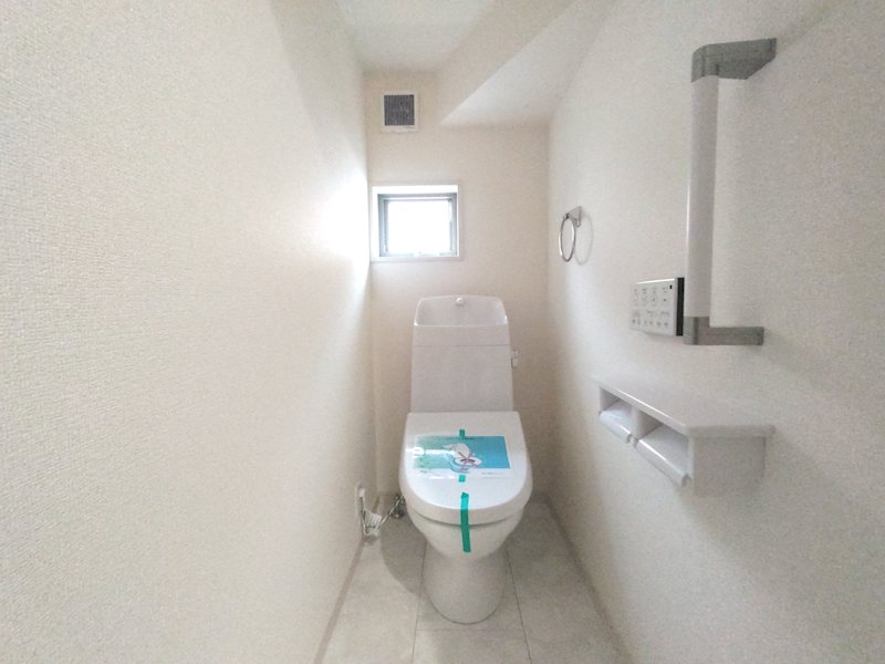 1階の温水洗浄暖房便座トイレ 楠葉丘1丁目LiveleGardenS限定1邸新築角地分譲住宅 その他