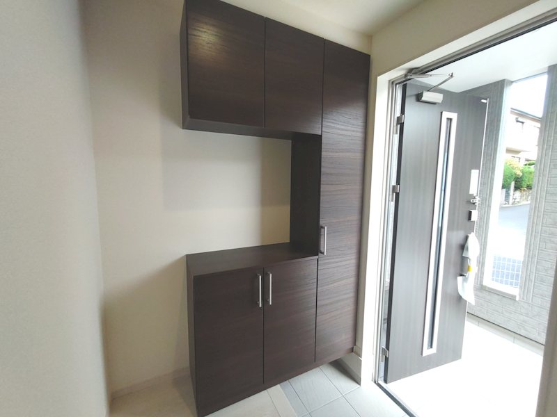 大きいシューズボックスがあることで玄関をスッキリ保てます 楠葉丘1丁目LiveleGardenS限定1邸新築角地分譲住宅 その他