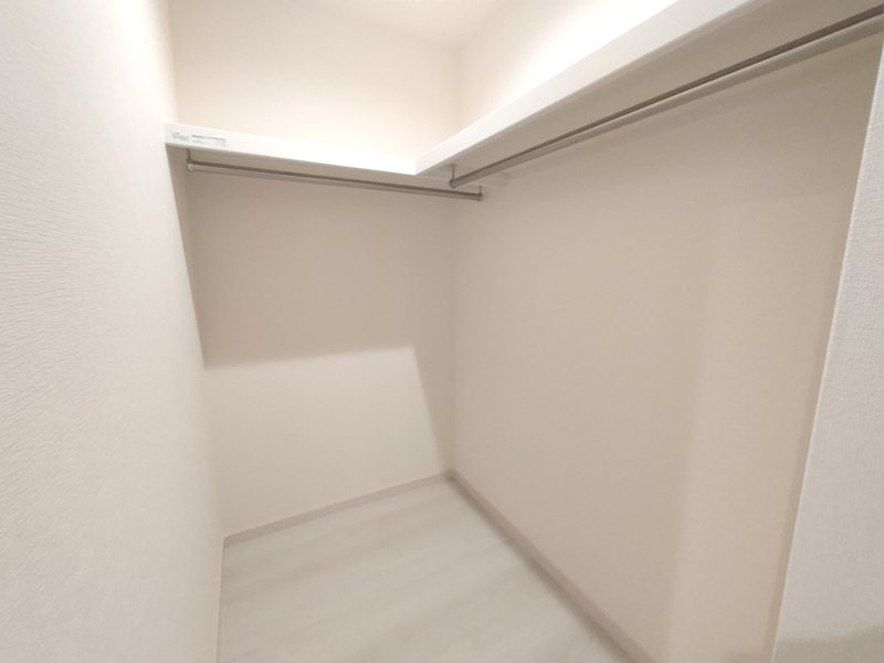 1階のウォークインクローゼット 楠葉丘1丁目LiveleGardenS限定1邸新築角地分譲住宅 その他