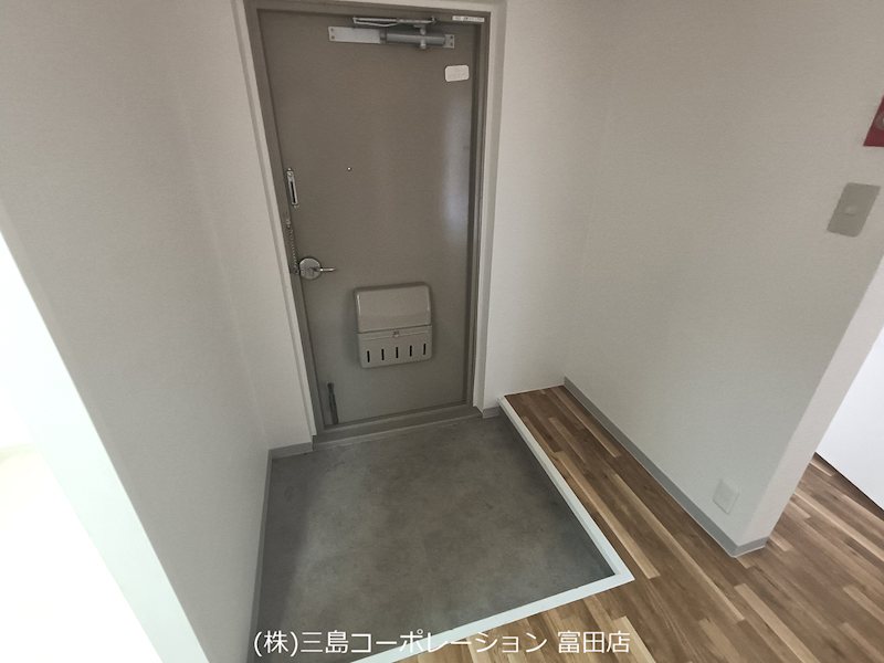 高槻塚原台ハイツ5号棟  現地写真（玄関）