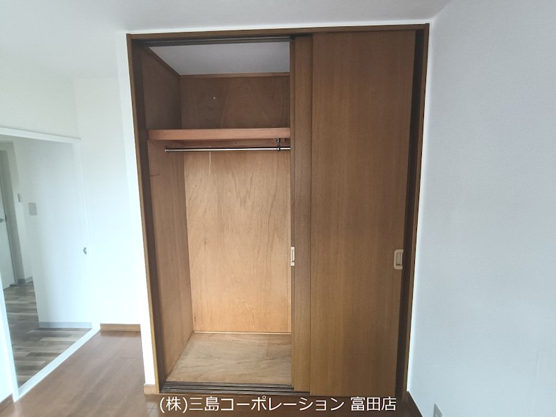 高槻塚原台ハイツ5号棟  内観写真（収納）