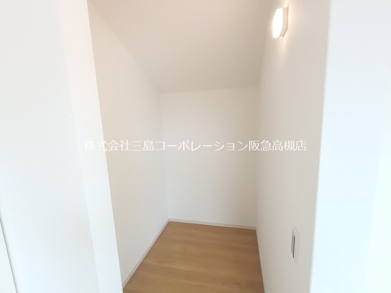 ウォークインクローゼット 高槻市藤の里町 新築一戸建 その他