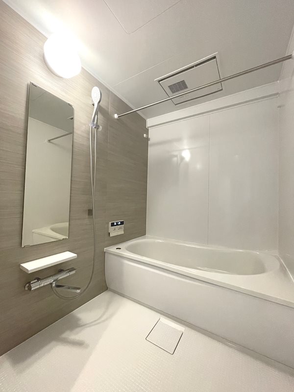 ボタン一つで決まった湯量と温度でお風呂が沸き、いつでも暖かいお風呂に入ってリラックスできます ライオンズガーデン枚方 その他