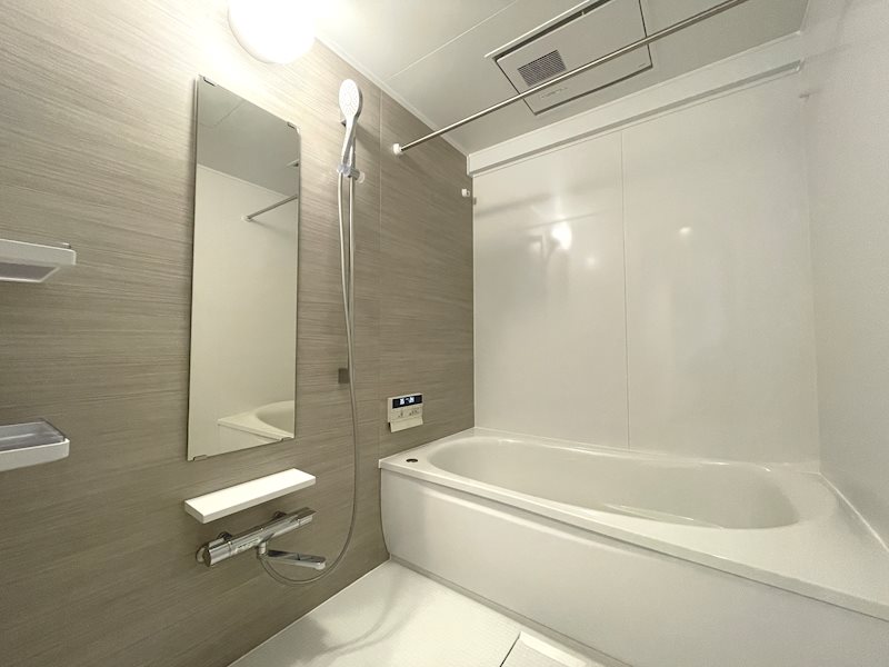 ボタン一つで決まった湯量と温度でお風呂が沸き、いつでも暖かいお風呂に入ってリラックスできます ライオンズガーデン枚方 その他