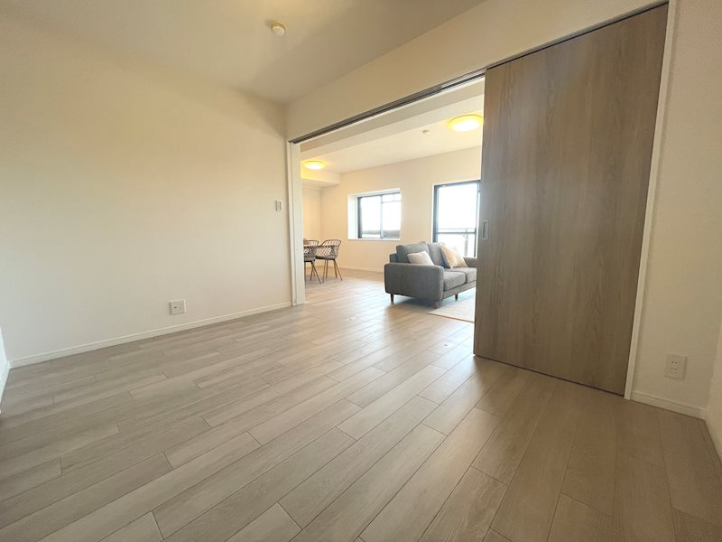 約5.5帖の洋室 リビングと併せて使えます ライオンズガーデン枚方 その他