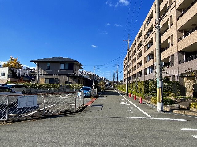 ■周辺環境■マルヤス 徒歩約5分/キリン堂 徒歩約4分/ファミリーマート 徒歩約5分/緑ヶ丘病院 徒歩約6分 ライオンズガーデン高槻 その他