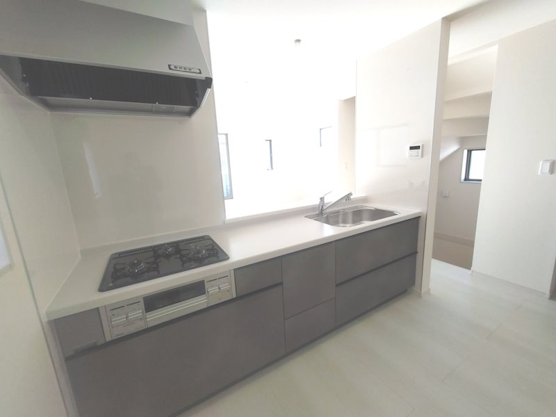 家族のコミュニケーションに対面式システムキッチン 高田1丁目LiveleGardenS限定1邸新築分譲住宅 その他