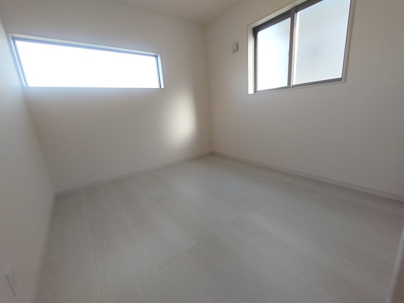 収納付き洋室 お子様部屋、書斎、ご趣味の部屋にいかがですか 高田1丁目LiveleGardenS限定1邸新築分譲住宅 その他