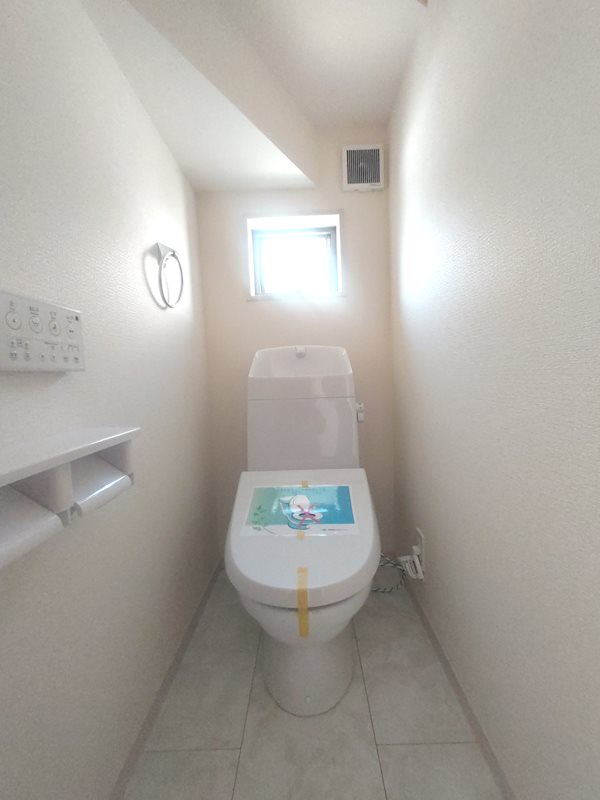 1階トイレ 温水洗浄暖房便座トイレ 高田1丁目LiveleGardenS限定1邸新築分譲住宅 その他