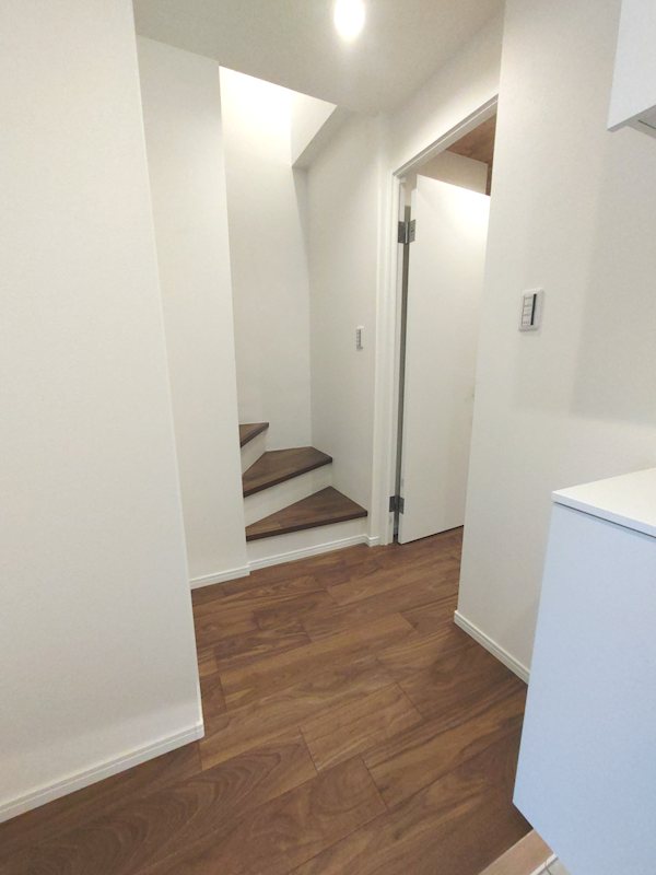 大きいシューズボックスがあることで玄関をスッキリ保てます 交北1丁目一戸建(再生住宅) その他