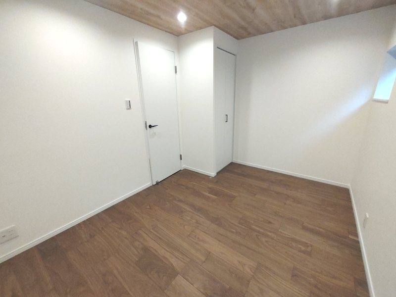 5.5帖の洋室 大きい収納があり、荷物が多くても安心です 交北1丁目一戸建(再生住宅) その他