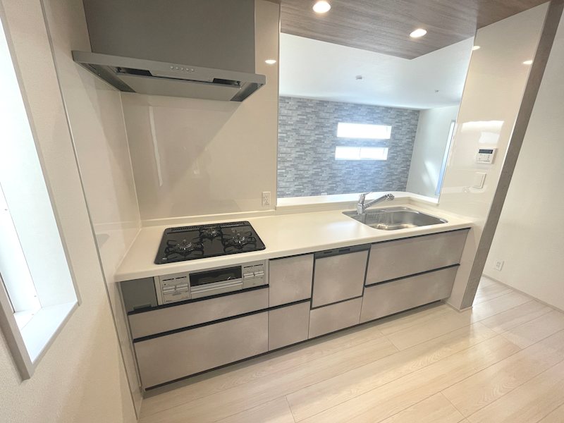 食器洗浄機付対面式キッチンで家族とのコミュニケーションがとれますね 私部4丁目BloomingGarden限定1邸新築分譲住宅 その他