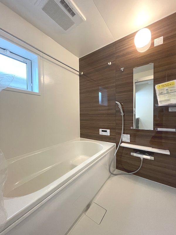 ボタン一つで決まった湯量と温度でお風呂が沸き、いつでも暖かいお風呂に入ってリラックスできます 私部4丁目BloomingGarden限定1邸新築分譲住宅 その他