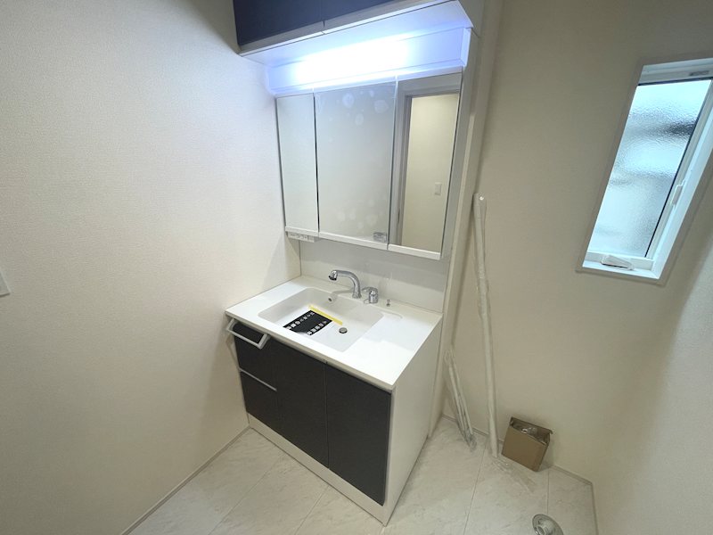 三面鏡洗面化粧台 上部にも収納スペースがあります 私部4丁目BloomingGarden限定1邸新築分譲住宅 その他