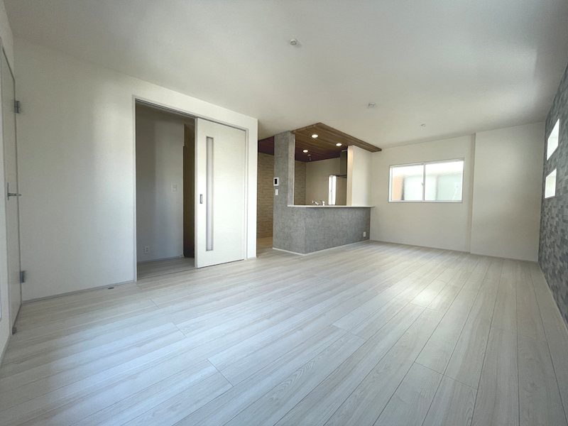 採光がある18帖のリビング 私部4丁目BloomingGarden限定1邸新築分譲住宅 その他