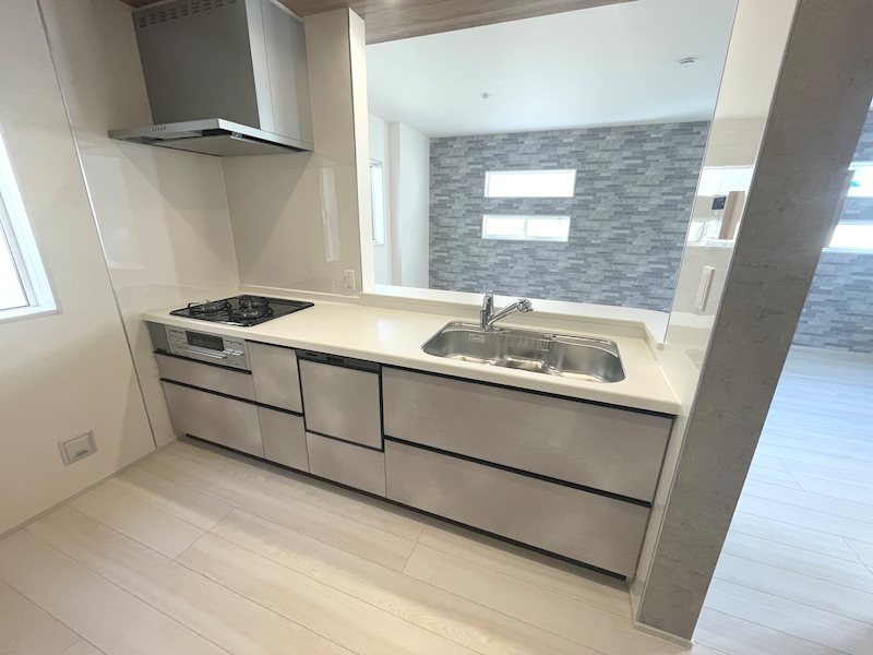 食器洗浄機付対面式キッチンで家族とのコミュニケーションがとれますね 私部4丁目BloomingGarden限定1邸新築分譲住宅 その他